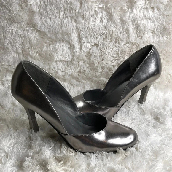 🌸NEW🌸 NEWPORT NEWS Pewter Heels - Picture 1 of 7